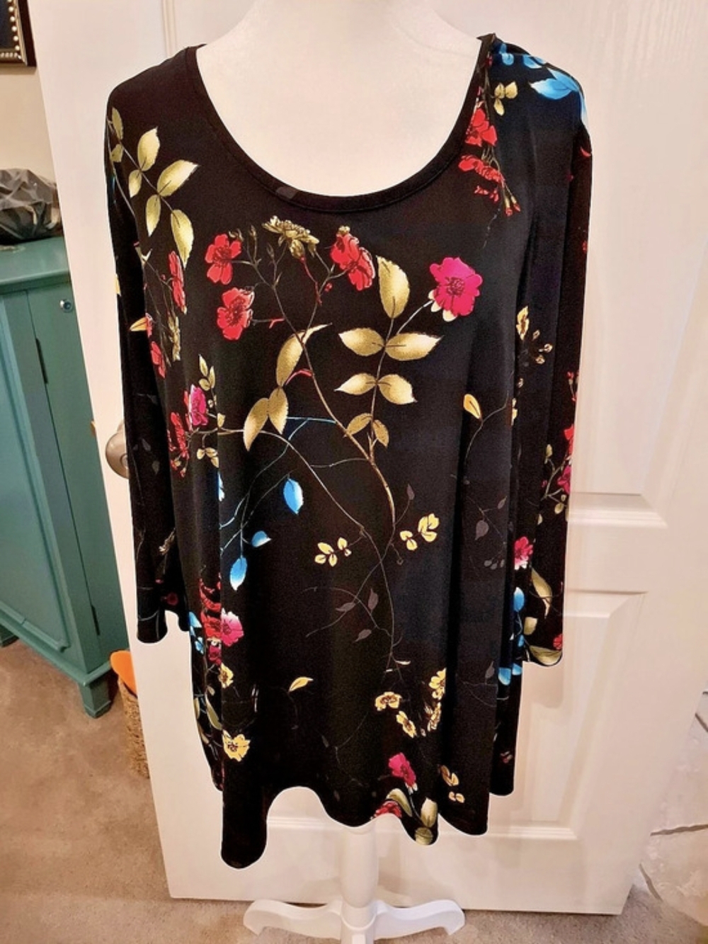 Susan Graver Floral Tunic Top in Black Size 2X Like New